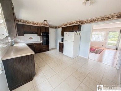 Such a meticulously maintained ranch home in a quaint little - photo 10