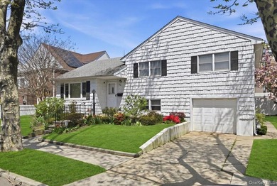 Enjoy the best of the LONG BEACH LIFESTYLE in this SPACIOUS - photo 2