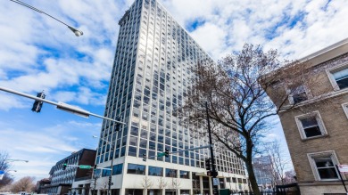 (private lake, pond, creek) Home Active Under Contract in Chicago Illinois