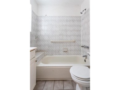 Four Unit rowhouse in the heart of Sunset Park with nicely - photo 10