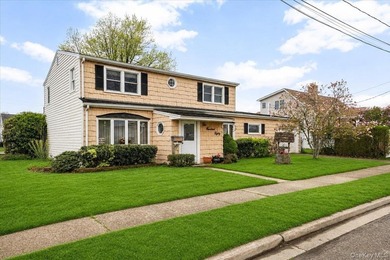 Welcome to this spacious 5-bedroom, 2-full-bath Colonial - photo 2