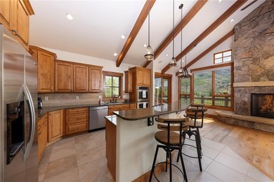 Excellent condition Fox Valley residence at The Raven, featuring - photo 11