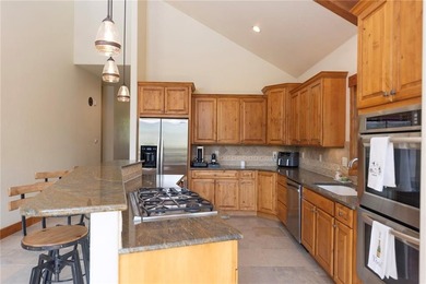Excellent condition Fox Valley residence at The Raven, featuring - photo 13