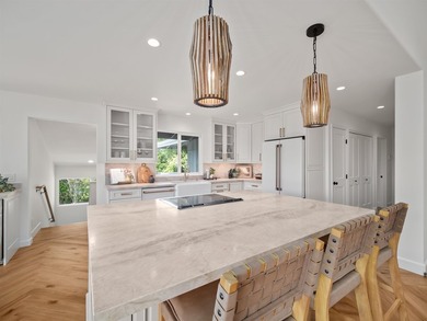 Welcome to 50 Eono Place where refined design meets the - photo 14