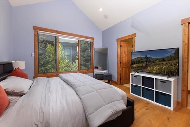 Excellent condition Fox Valley residence at The Raven, featuring - photo 16