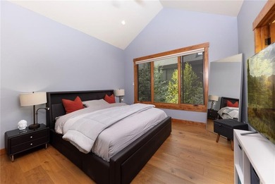 Excellent condition Fox Valley residence at The Raven, featuring - photo 17