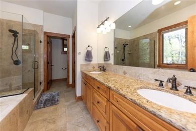Excellent condition Fox Valley residence at The Raven, featuring - photo 18