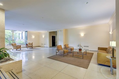 PARK MANOR CONDOMINIUM. One of a Kind CONDO, fully renovated - photo 3