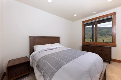 Excellent condition Fox Valley residence at The Raven, featuring - photo 24