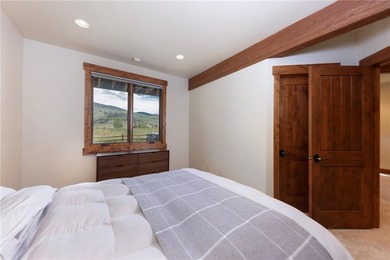 Excellent condition Fox Valley residence at The Raven, featuring - photo 25