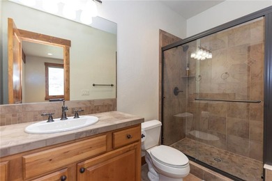 Excellent condition Fox Valley residence at The Raven, featuring - photo 26