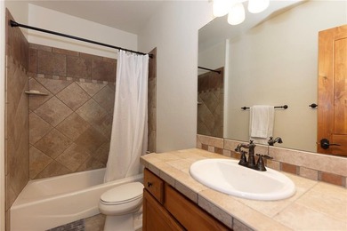 Excellent condition Fox Valley residence at The Raven, featuring - photo 29