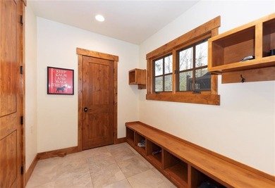 Excellent condition Fox Valley residence at The Raven, featuring - photo 30