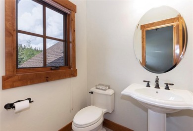Excellent condition Fox Valley residence at The Raven, featuring - photo 32