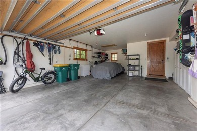 Excellent condition Fox Valley residence at The Raven, featuring - photo 33