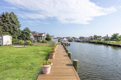 (private lake, pond, coastal) Home Sale Pending in Wantagh New York
