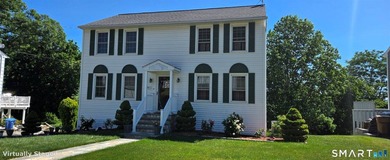 Opportunity awaits in this 3-bedroom Colonial located on a quiet - photo 3