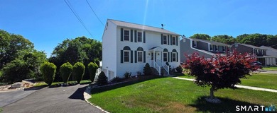 Opportunity awaits in this 3-bedroom Colonial located on a quiet - photo 5