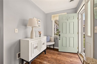 RARE OPPORTUNITY! Move-in ready, one-floor living in the heart - photo 3