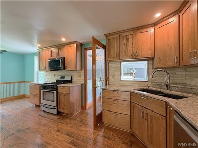 Welcome home to this charming Cape Cod nestled at the very end - photo 8