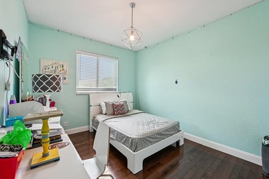 Welcome to this beautifully maintained 5 bedroom, 3 and a half - photo 26