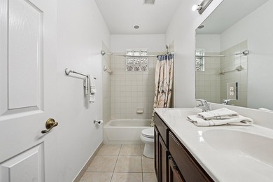 Welcome to this beautifully maintained 5 bedroom, 3 and a half - photo 32