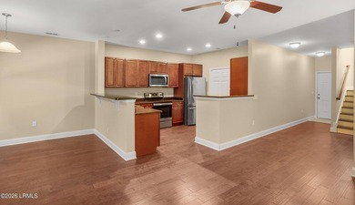 Upgraded 2 Bedroom Townhome with Attached Garage in Azalea - photo 3
