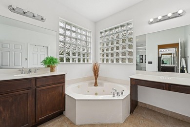 Welcome to this beautifully maintained 5 bedroom, 3 and a half - photo 43