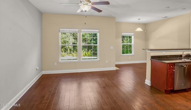 Upgraded 2 Bedroom Townhome with Attached Garage in Azalea - photo 4