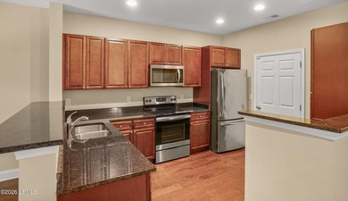Upgraded 2 Bedroom Townhome with Attached Garage in Azalea - photo 6