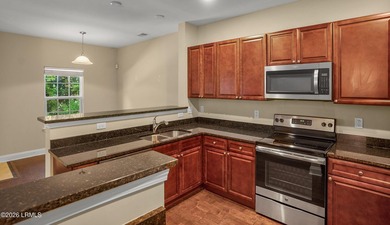 Upgraded 2 Bedroom Townhome with Attached Garage in Azalea - photo 7