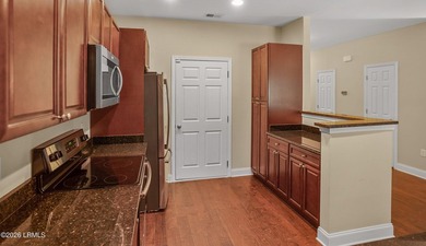 Upgraded 2 Bedroom Townhome with Attached Garage in Azalea - photo 8
