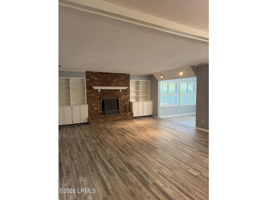 Conveniently on Lady's Island in Royal Pines Estates with over a - photo 5