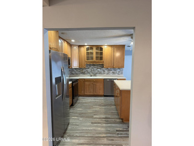 Conveniently on Lady's Island in Royal Pines Estates with over a - photo 7