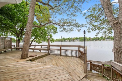 Lake season is finally here. Built in 1921, this cottage is full - photo 21