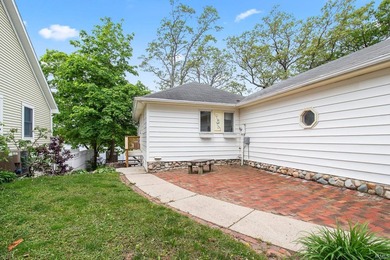 Lake season is finally here. Built in 1921, this cottage is full - photo 23