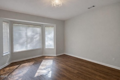 Light-filled one-level end unit in Sun City, tucked away on a - photo 4