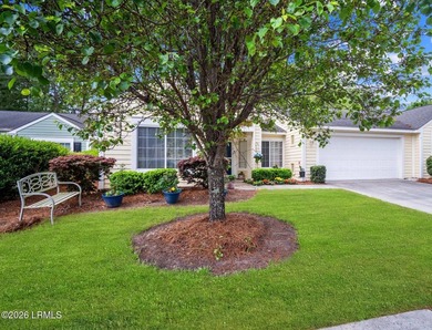 Light-filled one-level end unit in Sun City, tucked away on a - photo 6