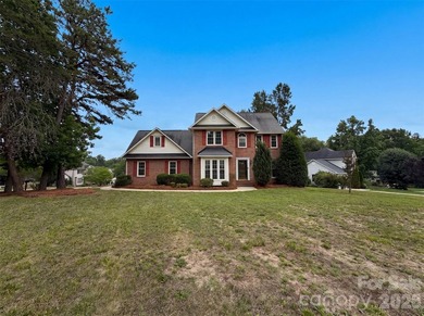 Welcome to 417 Vincent Ct, a residence designed for practical - photo 1