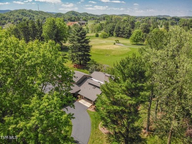 Located on the 6th green of Tennessee's oldest golf course, 72 - photo 6