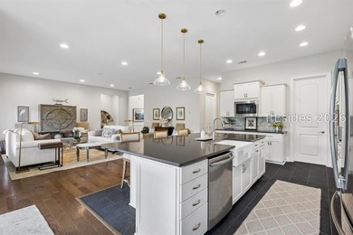 Welcome to 395 Castaway! Immaculate one-level living meets the - photo 15