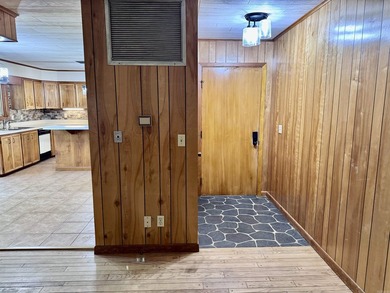 Wonderful 4BR/2BA home in a great neighborhood with a partial - photo 17