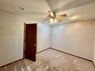 Wonderful 4BR/2BA home in a great neighborhood with a partial - photo 27