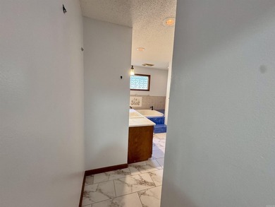 Wonderful 4BR/2BA home in a great neighborhood with a partial - photo 32