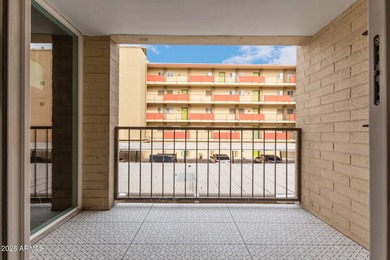 URBAN LIVING FULLY REMODELED. Ready for quick move-in! This - photo 35