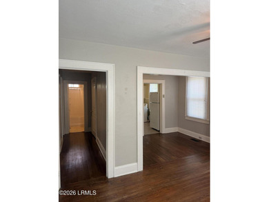 Great AFFORDABLE 2 bedroom older home with front porch, a mile - photo 7