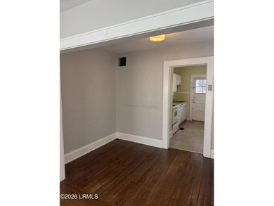 Great AFFORDABLE 2 bedroom older home with front porch, a mile - photo 8
