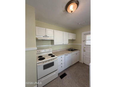 Great AFFORDABLE 2 bedroom older home with front porch, a mile - photo 10