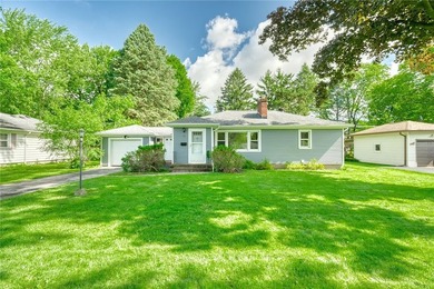 Welcome to 19 Loderdale Drive! This beautifully maintained - photo 1