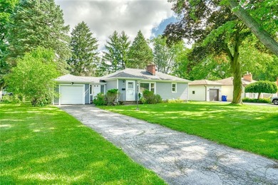 Welcome to 19 Loderdale Drive! This beautifully maintained - photo 2